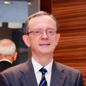 Dr. Andreas Karabaczek